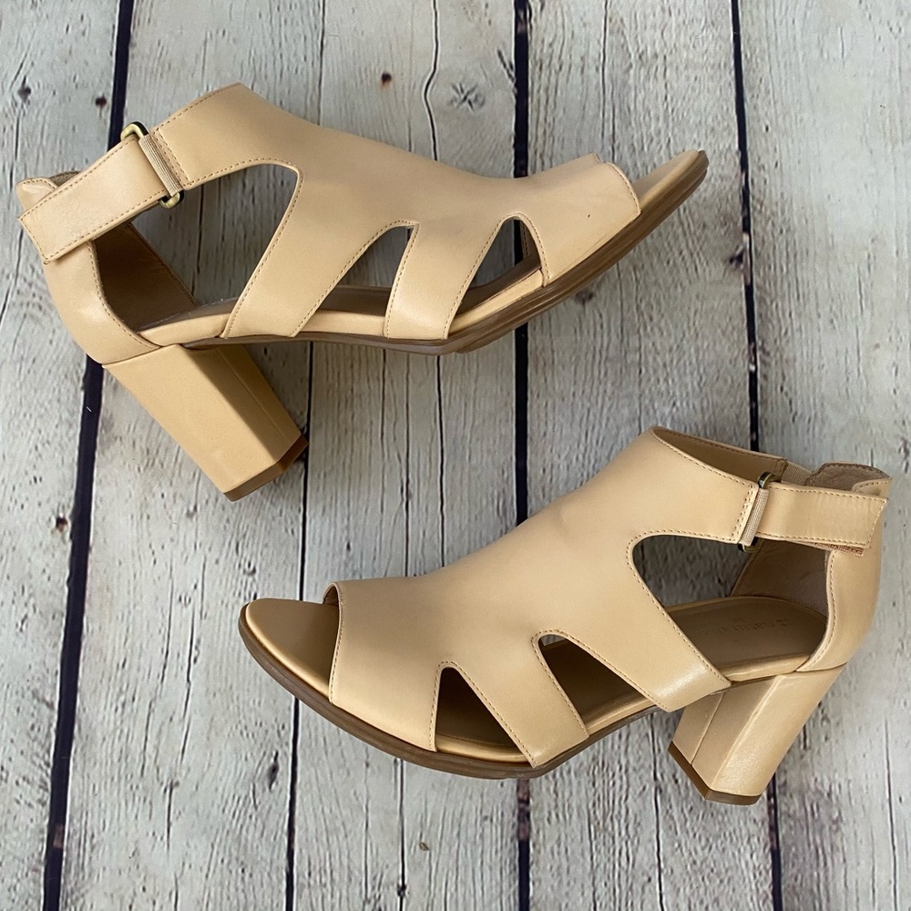 NATURALIZER Sandals